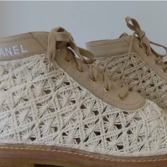 Beautiful Chanel SHOES - Picture 6 of 11
